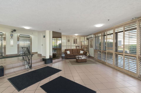 Burleigh Esplanade Apartments - Kingaroy Accommodation 31