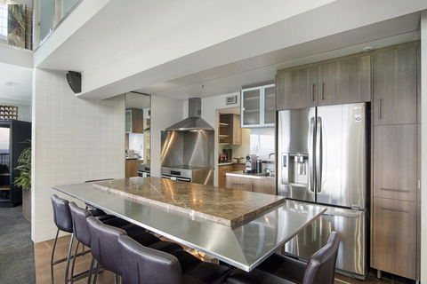 Burleigh Esplanade Apartments - Kingaroy Accommodation 18
