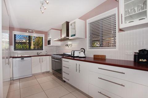 6 Botany Court Marcoola Beach - Pet Friendly 500 Bond - Kingaroy Accommodation 10