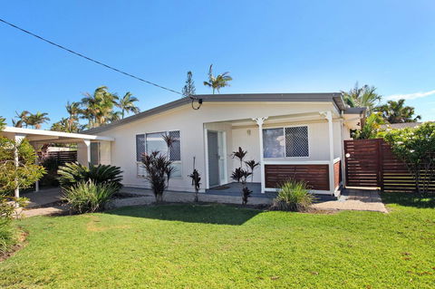 6 Botany Court Marcoola Beach - Pet Friendly 500 Bond - Kingaroy Accommodation 1
