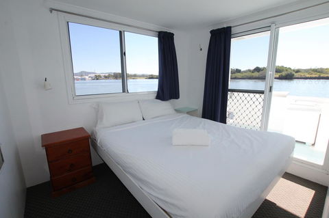 Coomera Houseboats - Kingaroy Accommodation 14