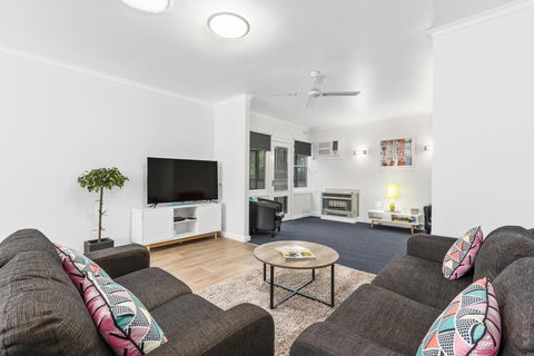 Wattle Grove Villa - Kingaroy Accommodation 3