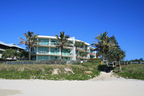 WAVES 203 ON CURRUMBIN - Kingaroy Accommodation 3