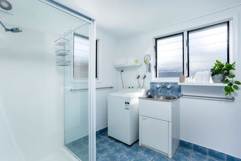 Wayfarers Beachouse - Rainbow Beach, Everything You Need, Just Metres To The Beach - Kingaroy Accommodation 1