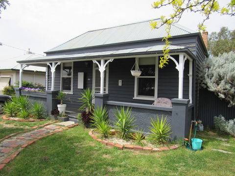 Welcome Stranger Cottage - Kingaroy Accommodation 0