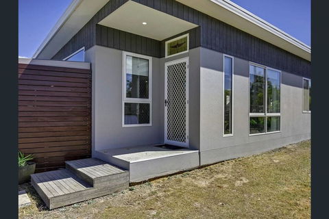 Weston Farm Seaside Stay - Kingaroy Accommodation 1