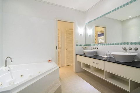 Whispering Palms - Kingaroy Accommodation 3