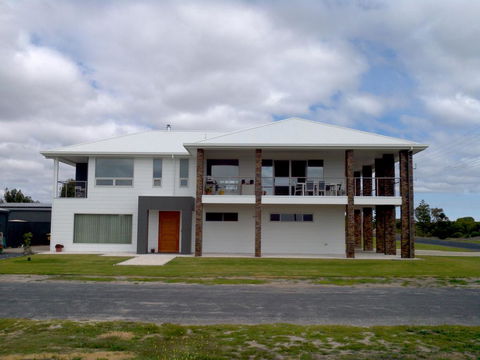 White Caps B&B Apartment - Kingaroy Accommodation 1
