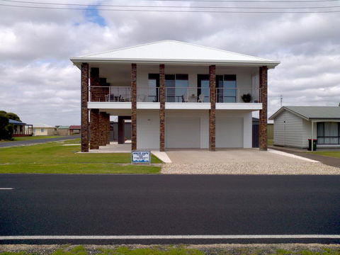 White Caps B&B Apartment - Kingaroy Accommodation 0