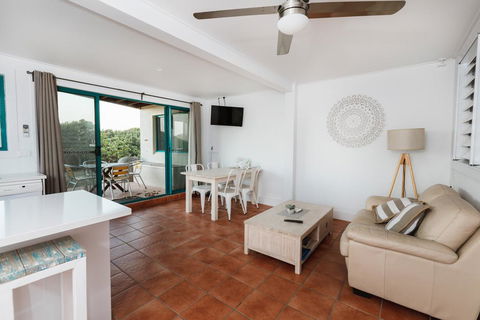 White Waves On The Beach - Kingaroy Accommodation 1