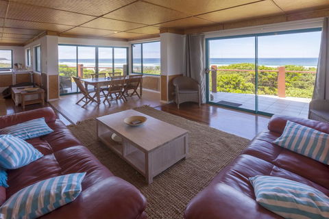 White Waves On The Beach - Kingaroy Accommodation 3