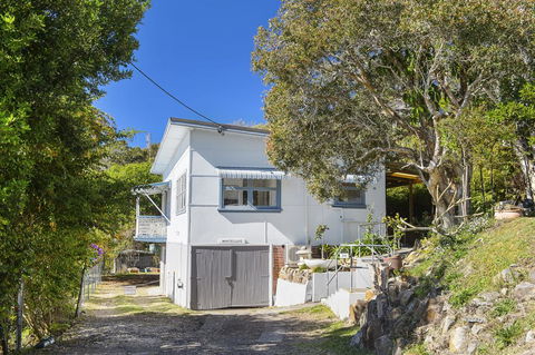 Whitecaps, 26 East Street - Kingaroy Accommodation 0