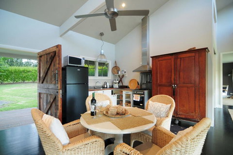 Willabrook Retreat - Mojo Cottage - Romantic Escape! - Kingaroy Accommodation 3