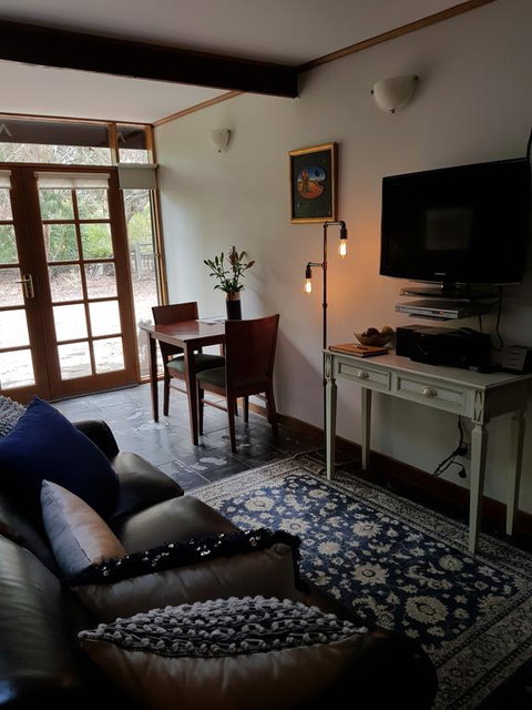 William Hunt's Retreat - Redwood Studio - Kingaroy Accommodation 3