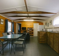 Wonboyn Cabins - Kingaroy Accommodation