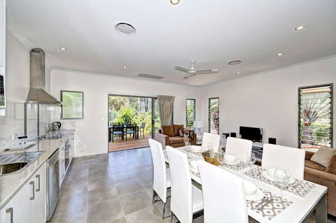 Woodgate Beach Houses - Kingaroy Accommodation 2