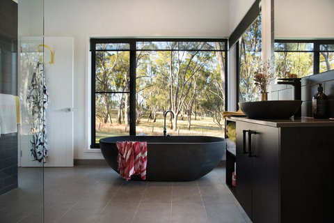 Yandoit Church - Kingaroy Accommodation 3