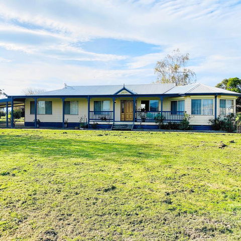 Yarragon 4 Bedroom House In Gippsland - Kingaroy Accommodation 3