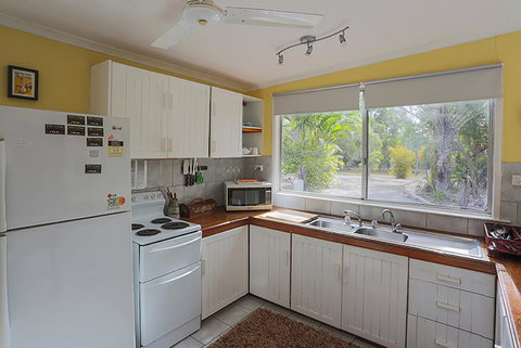 Yellow Cottage - Bush And Beach - Kingaroy Accommodation 3