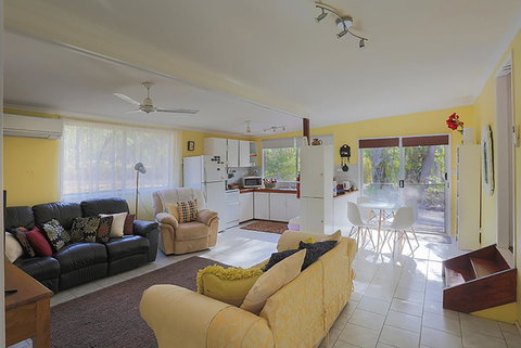 Yellow Cottage - Bush And Beach - Kingaroy Accommodation 1