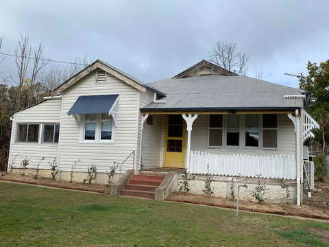 Yellow Door House Adelong - Kingaroy Accommodation 1