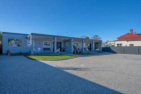 Zoo Villas : Villa Zebra - Central Wynyard - Kingaroy Accommodation 2