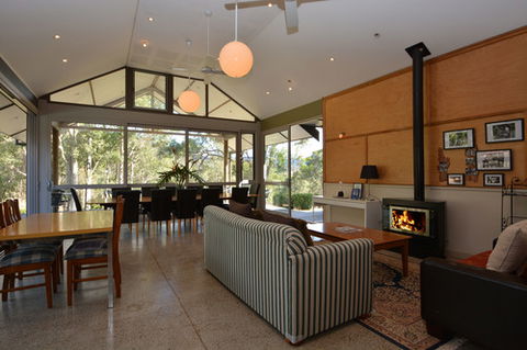 Elfin Hill Vineyard Accommodation - Kingaroy Accommodation 0