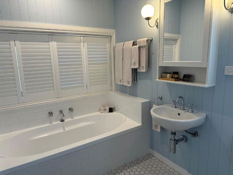 B & B On The Water - Kingaroy Accommodation 2