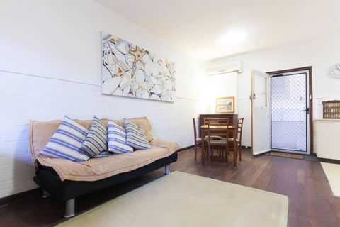 B3 Crawley Apartment 1 BRM & Sleepout Near UWA - Kingaroy Accommodation 0