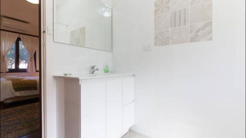 B4 Crawley Apartment 1 BRM & Sleepout Near UWA - Kingaroy Accommodation 3
