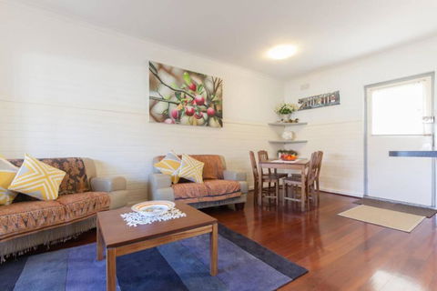 B7 Crawley Apartment 1 BRM & Sleepout Near UWA - Kingaroy Accommodation 4