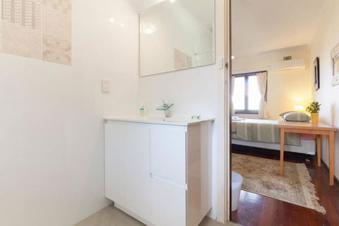 B8 Crawley Apartment 1 BRM & Sleepout Near UWA - Kingaroy Accommodation 0