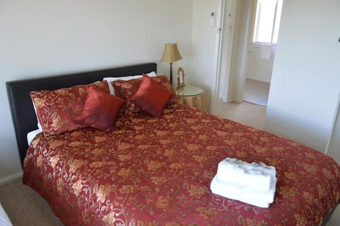 BATHURST GOLDFIELDS RESIDENCE On MOUNT PANORAMA - Kingaroy Accommodation 2