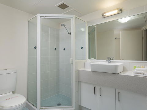Maldives Resort Main Beach, Gold Coast - Kingaroy Accommodation 8