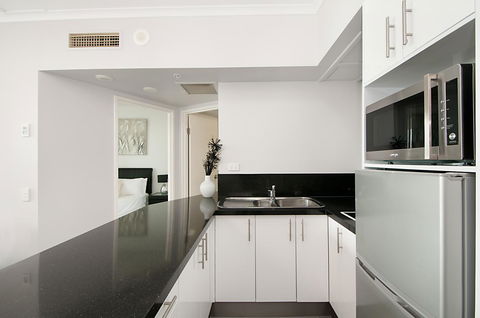 Maldives Resort Main Beach, Gold Coast - Kingaroy Accommodation 32