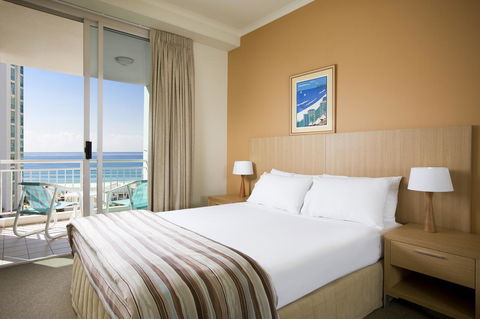 Maldives Resort Main Beach, Gold Coast - Kingaroy Accommodation 40