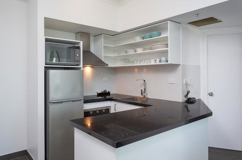 Maldives Resort Main Beach, Gold Coast - Kingaroy Accommodation 15