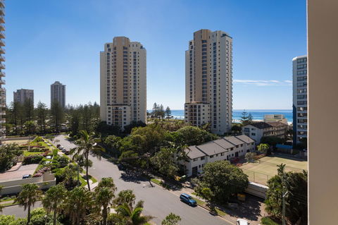 Maldives Resort Main Beach, Gold Coast - Kingaroy Accommodation 30