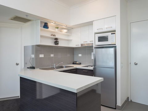 Maldives Resort Main Beach, Gold Coast - Kingaroy Accommodation 17