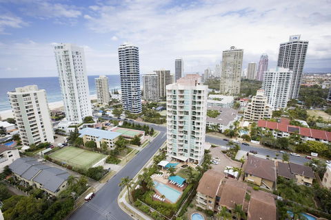 Maldives Resort Main Beach, Gold Coast - Kingaroy Accommodation 26