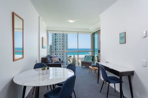 Maldives Resort Main Beach, Gold Coast - Kingaroy Accommodation 21
