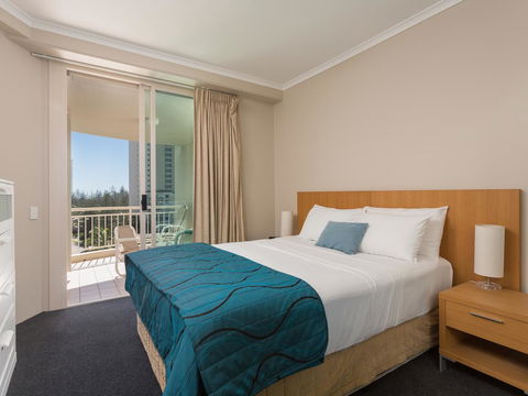 Maldives Resort Main Beach, Gold Coast - Kingaroy Accommodation 6