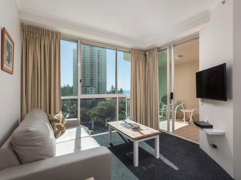 Maldives Resort Main Beach, Gold Coast - Kingaroy Accommodation 7