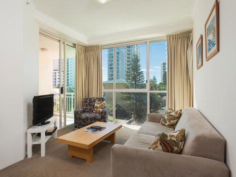 Maldives Resort Main Beach, Gold Coast - Kingaroy Accommodation 3