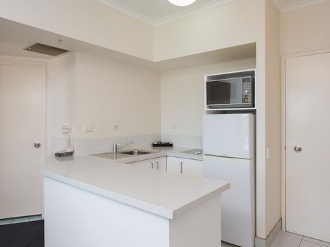 Maldives Resort Main Beach, Gold Coast - Kingaroy Accommodation 10