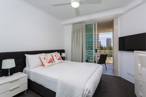 Maldives Resort Main Beach, Gold Coast - Kingaroy Accommodation 14