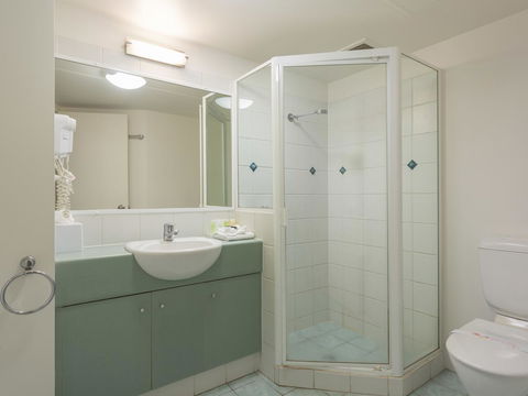 Maldives Resort Main Beach, Gold Coast - Kingaroy Accommodation 1