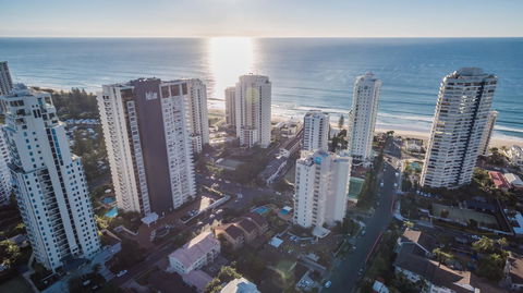 Maldives Resort Main Beach, Gold Coast - Kingaroy Accommodation 38
