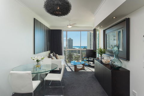 Maldives Resort Main Beach, Gold Coast - Kingaroy Accommodation 16