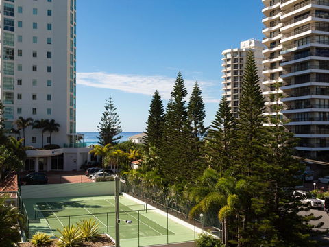 Maldives Resort Main Beach, Gold Coast - Kingaroy Accommodation 28
